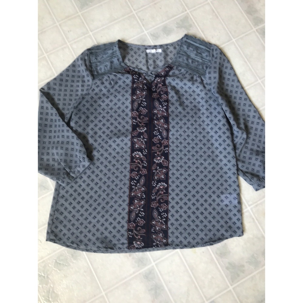 Maurices Blue Floral Lace Inset Shoulder blouse Sz Small Lattice Neck Detail